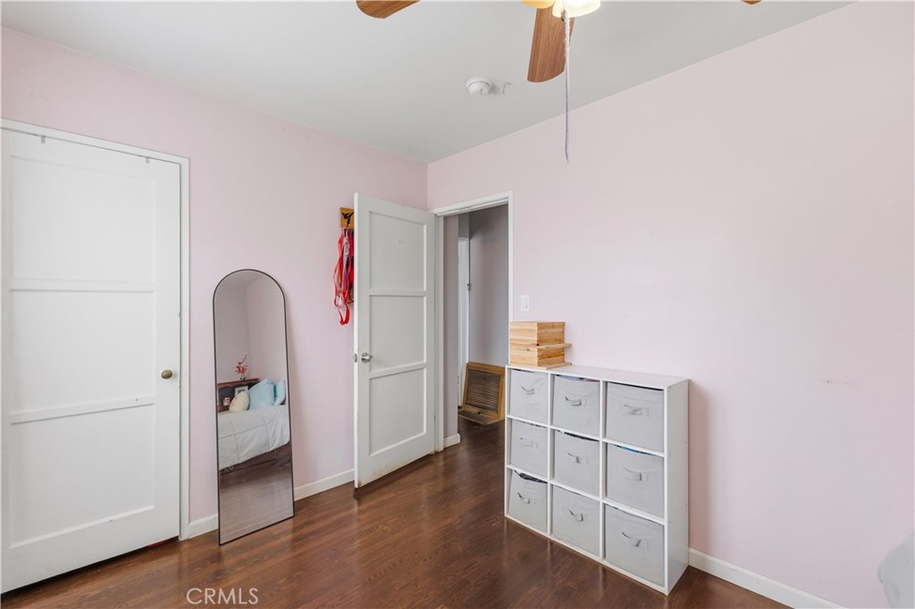 https://media.crmls.org/medias/d5740aae-0522-4c5d-8dcc-f597516b45db.jpg?preset=X-Large
