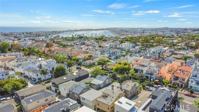 606 Begonia Avenue, Corona del Mar CA: https://media.crmls.org/medias/d5744151-b1dc-4c98-9e23-4aa1aafcc64b.jpg