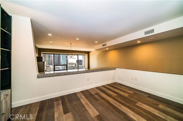 Detail Gallery Image 10 of 20 For 1100 Wilshire Bld #2707,  Los Angeles,  CA 90017 - 1 Beds | 1 Baths