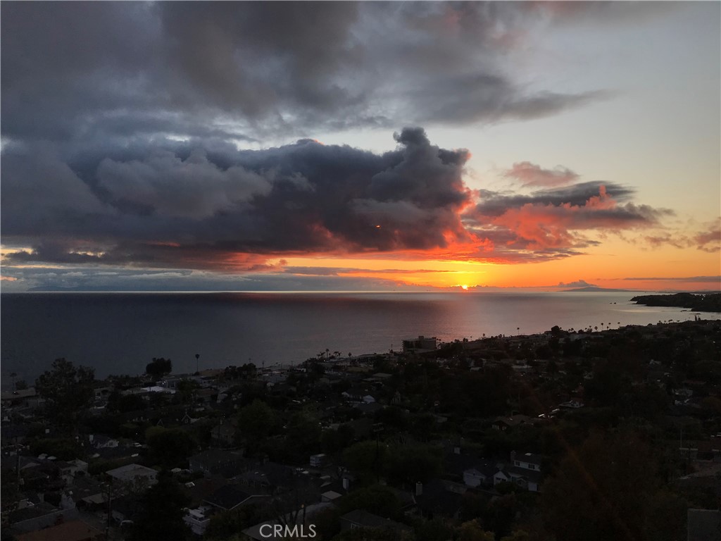 https://media.crmls.org/medias/d574c7eb-d297-4f15-b67b-e6ada325fdc0.jpg?preset=X-Large