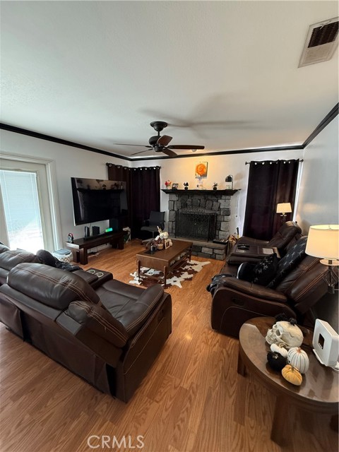 Detail Gallery Image 9 of 42 For 39418 Daylily Pl, Palmdale,  CA 93551 - 5 Beds | 3 Baths