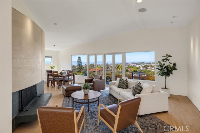 Detail Gallery Image 7 of 39 For 409 Calle Mayor, Redondo Beach,  CA 90277 - 3 Beds | 2/1 Baths