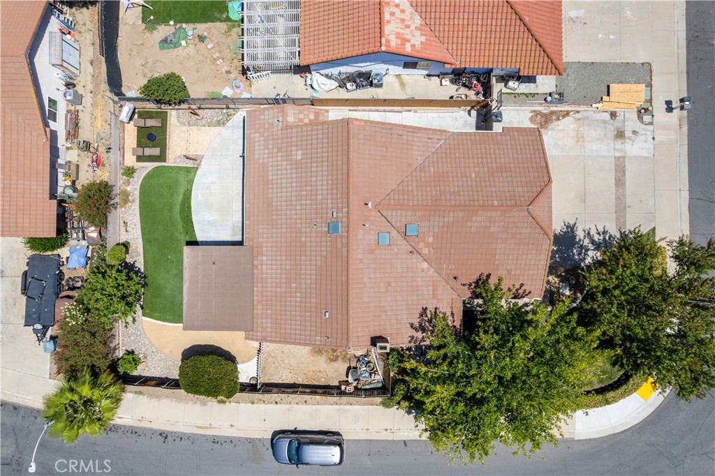 https://media.crmls.org/medias/d5766bb8-9669-4c3f-b3f2-86dd4e2a5676.jpg?preset=X-Large