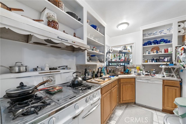 11170 Burbank Boulevard, North Hollywood CA: https://media.crmls.org/medias/d5767146-ca9a-4d60-94c4-fdc81d113273.jpg