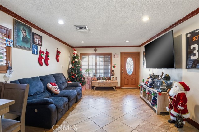 Detail Gallery Image 5 of 16 For 1038 Hollister St, San Fernando,  CA 91340 - – Beds | – Baths