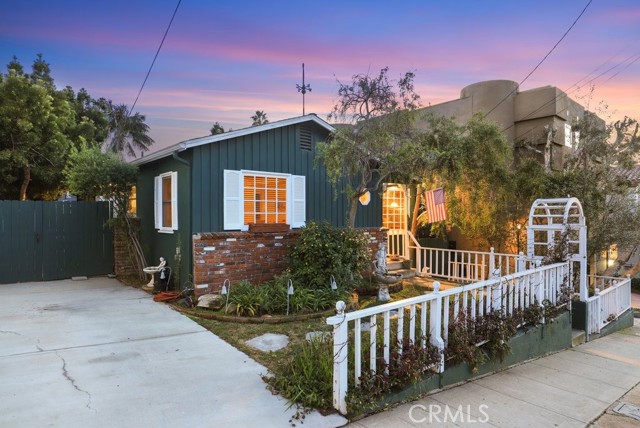 620 9th Street, Hermosa Beach, California 90254, 4 Bedrooms Bedrooms, ,1 BathroomBathrooms,Residential,Sold,9th,SB23005414