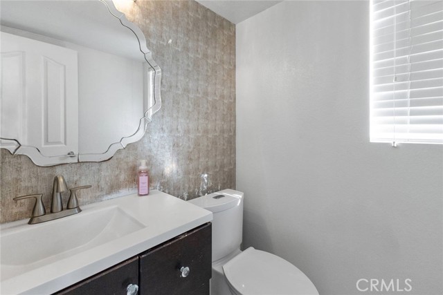 Detail Gallery Image 13 of 33 For 29355 Clear View Ln, Highland,  CA 92346 - 3 Beds | 2/1 Baths