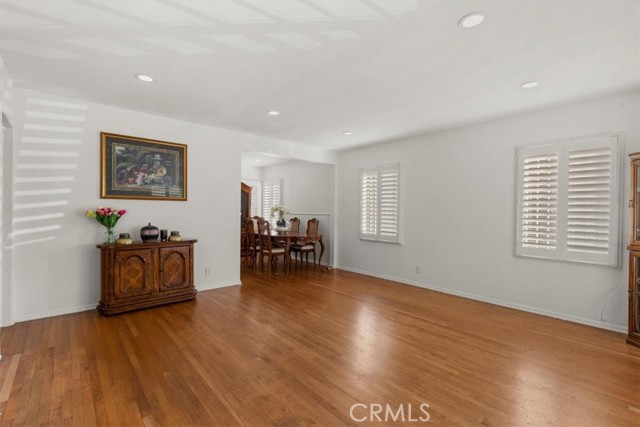 Detail Gallery Image 4 of 29 For 957 W Myrrh, Compton,  CA 90220 - 4 Beds | 1 Baths