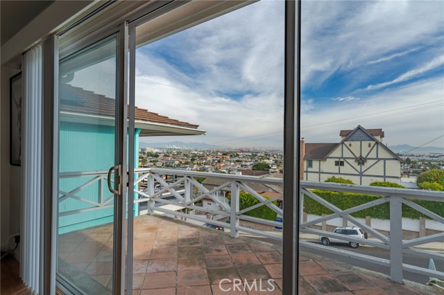 Detail Gallery Image 4 of 23 For 2117 S. Cabrillo Ave., San Pedro,  CA 90731 - 2 Beds | 1 Baths