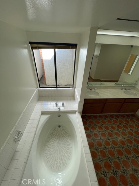 Detail Gallery Image 23 of 72 For 16 Bridlewood Circle, Rolling Hills Estates,  CA 90274 - 4 Beds | 3 Baths