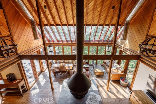 1370 Calgary Drive, Lake Arrowhead CA: https://media.crmls.org/medias/d57a72cf-af96-4680-91f4-fe6cc400af6a.jpg