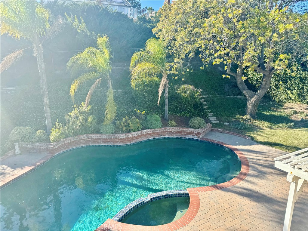 https://media.crmls.org/medias/d57ab6b1-57f9-46b9-b1a3-67dc322fb93d.jpg?preset=X-Large