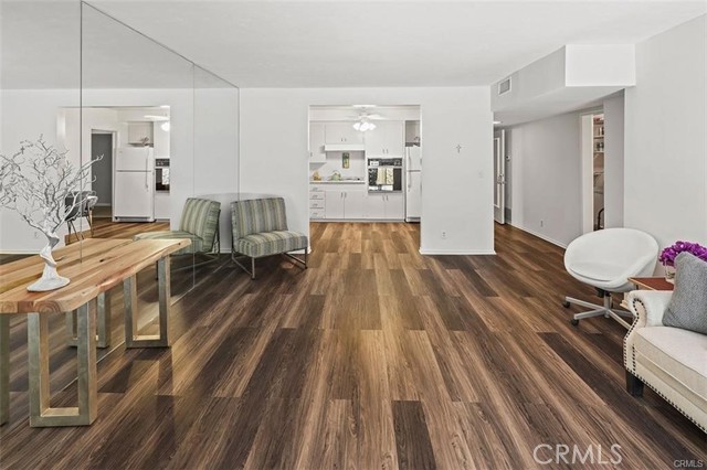 Detail Gallery Image 3 of 46 For 1360 G Shadow Ln #G,  Fullerton,  CA 92831 - 2 Beds | 2 Baths