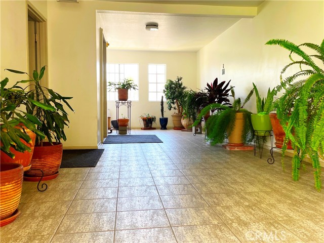 645 Chestnut Avenue, Long Beach CA: https://media.crmls.org/medias/d57b6fd5-ea49-4cb5-a510-abe348e16dbc.jpg
