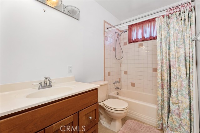 11747 Hollyview Drive, La Mirada CA: https://media.crmls.org/medias/d57c2541-1008-4699-abec-bdf08088da3e.jpg