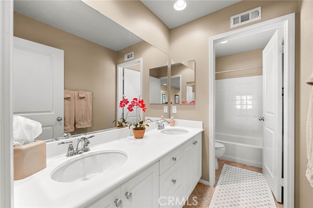 40026 Stowe Road, Temecula CA: https://media.crmls.org/medias/d57c8cff-369b-4948-8e43-b37c33f3d7f7.jpg