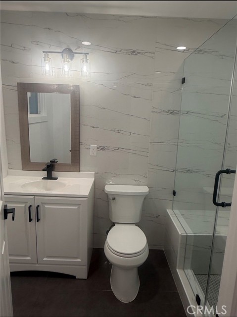 Detail Gallery Image 2 of 5 For 8800 Comanche, Winnetka,  CA 91306 - 4 Beds | 2 Baths