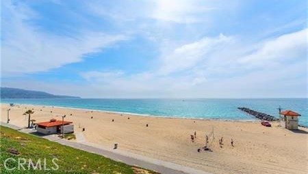 The strand bike path and beach across the street