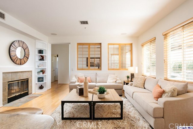 Detail Gallery Image 4 of 19 For 10040 Meritage Ct, Sun Valley,  CA 91352 - 4 Beds | 3 Baths