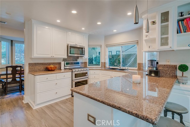 Detail Gallery Image 8 of 31 For 6049 Rustling Oaks Dr, Agoura Hills,  CA 91301 - 4 Beds | 3/1 Baths