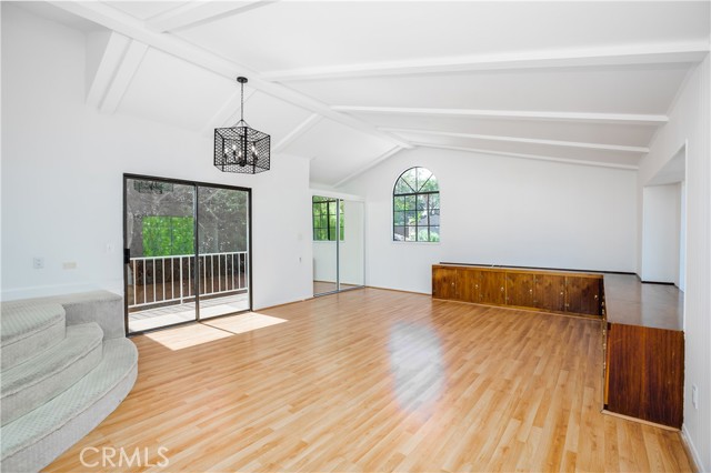 Detail Gallery Image 14 of 27 For 5219 San Feliciano Dr, Woodland Hills,  CA 91364 - 6 Beds | 4 Baths