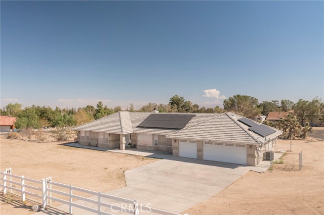 9925 Sierra Vista Road, Phelan CA: https://media.crmls.org/medias/d581e5e9-deb6-4be4-ad41-a2d0f66c7387.jpg