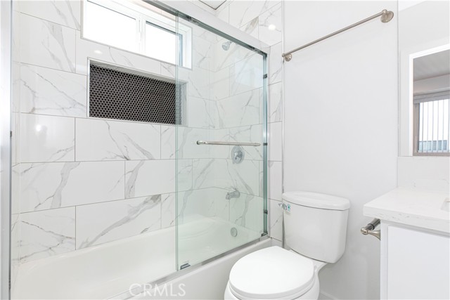 Detail Gallery Image 17 of 21 For 5912 1/2 N Tujunga Ave #1/2,  Los Angeles,  CA 91601 - 4 Beds | 4/1 Baths