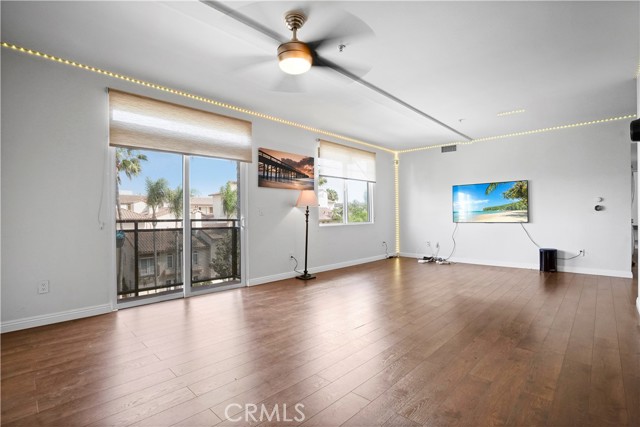 13200 Pacific Promenade, Playa Vista CA: https://media.crmls.org/medias/d582f879-1951-44af-9df5-368d0b745068.jpg