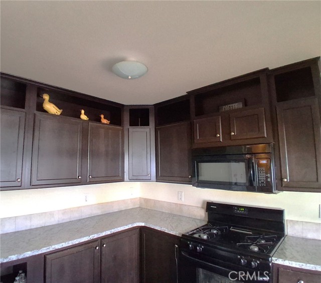 Detail Gallery Image 6 of 18 For 3524 E Avenue R #297,  Palmdale,  CA 93550 - 4 Beds | 2 Baths