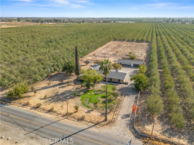 Detail Gallery Image 4 of 66 For 5527 W Olive Ave, Fresno,  CA 93722 - 4 Beds | 3/1 Baths