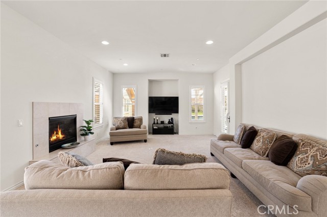 Detail Gallery Image 12 of 35 For 3086 Crystal Ridge Ln, Colton,  CA 92324 - 4 Beds | 3/1 Baths