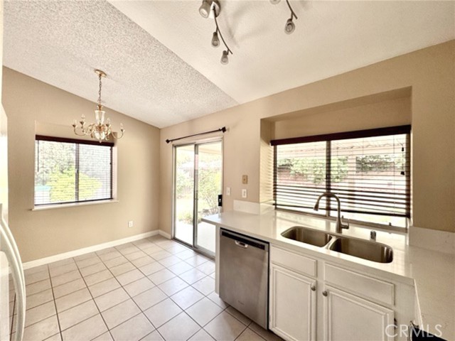 39761 Rustic Glen Drive, Temecula CA: https://media.crmls.org/medias/d58637cf-563b-4512-baa6-fffb4c705daf.jpg