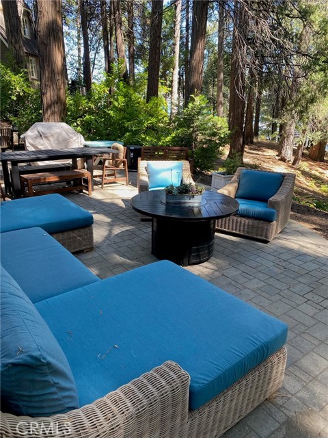 187 Cedar Circle Circle, Lake Arrowhead CA: https://media.crmls.org/medias/d58693b2-eaf0-401b-aa31-597a19d78def.jpg