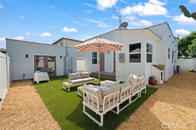 241 E 57th Street, Long Beach CA: https://media.crmls.org/medias/d587be98-fd43-41be-be85-a0407a837c86.jpg