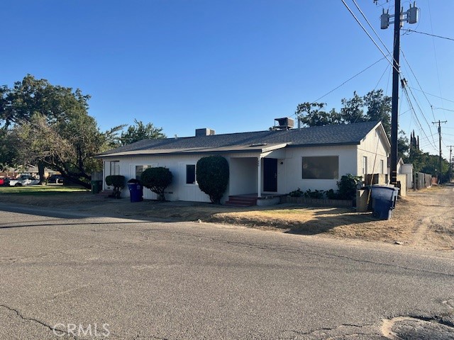 Detail Gallery Image 1 of 1 For 450 S 4th St, Chowchilla,  CA 93610 - 4 Beds | 2 Baths