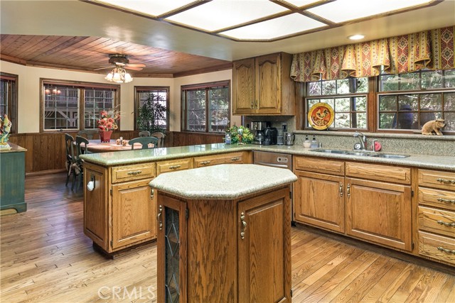 Detail Gallery Image 32 of 41 For 27421 Cedarwood Drive, Lake Arrowhead,  CA 92352 - 4 Beds | 4 Baths