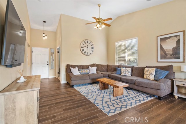 Detail Gallery Image 3 of 31 For 10113 Thistledown, Bakersfield,  CA 93312 - 3 Beds | 2 Baths