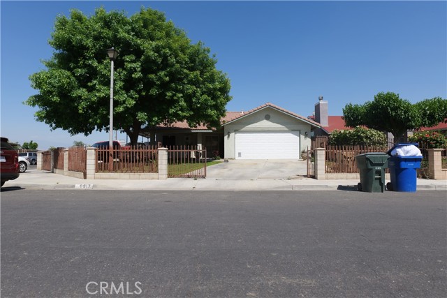 9917 Lenore St, Bakersfield CA: https://media.crmls.org/medias/d58a9a89-57af-43e4-94df-e66af4fa2e9f.jpg
