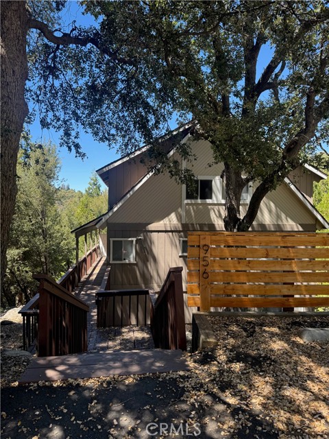 Detail Gallery Image 1 of 30 For 956 Teakwood Dr, Lake Arrowhead,  CA 92352 - 5 Beds | 3 Baths