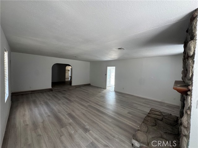 Detail Gallery Image 4 of 28 For 42750 Orchid, Hinkley,  CA 92347 - 4 Beds | 2 Baths