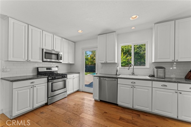 1391 Lowery Street, Simi Valley CA: https://media.crmls.org/medias/d58c31f0-4369-4e2d-8dea-890a992ef2ca.jpg
