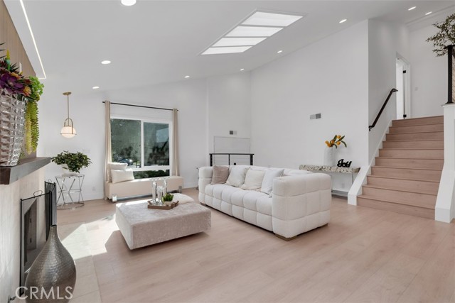 Detail Gallery Image 6 of 32 For 8167 Dartmoor Drive, Huntington Beach,  CA 92646 - 4 Beds | 2/1 Baths