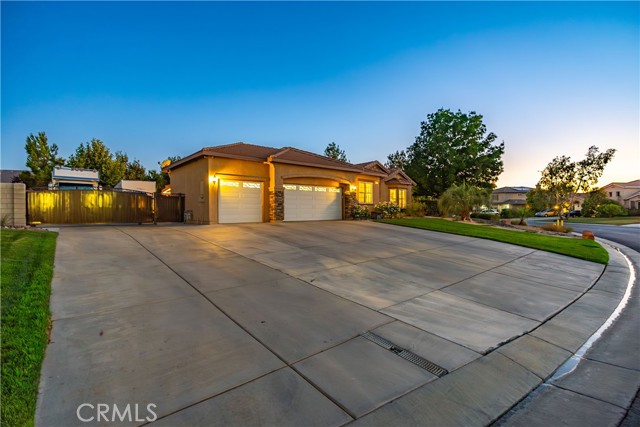 41703 Firenze Street, Lancaster CA: https://media.crmls.org/medias/d58fe471-2830-451a-8adf-2b32f3d6b982.jpg