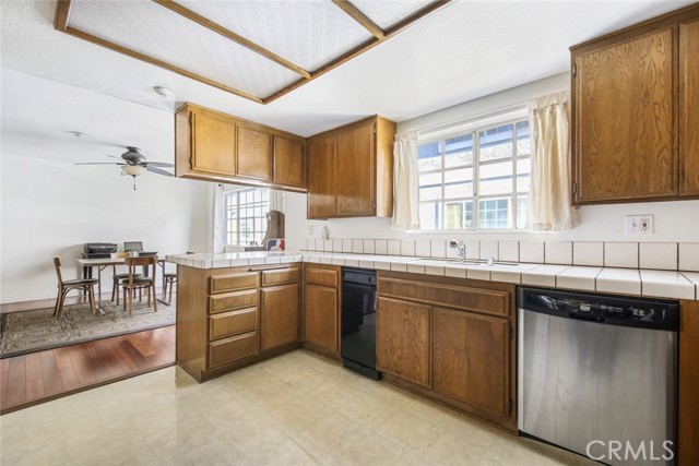 2412 Mathews Avenue, Redondo Beach, California 90278, 2 Bedrooms Bedrooms, ,2 BathroomsBathrooms,Residential,Sold,Mathews,SB21267047