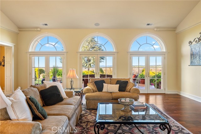 Detail Gallery Image 9 of 75 For 5315 El Pomar Drive, Templeton,  CA 93465 - 7 Beds | 5/2 Baths