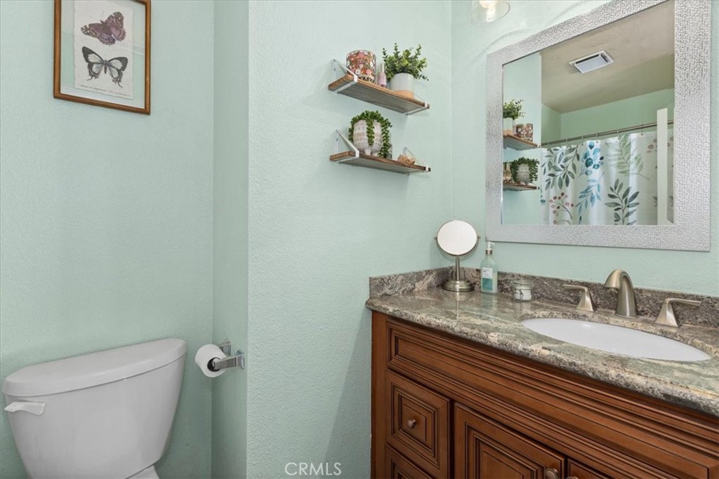 https://media.crmls.org/medias/d5931976-c278-47c1-87a4-b9fe05560308.jpg?preset=X-Large