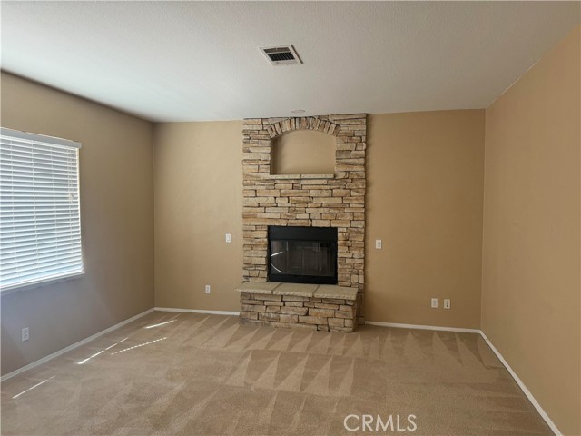 Detail Gallery Image 7 of 15 For 14063 Silverweed St, Hesperia,  CA 92344 - 5 Beds | 2/1 Baths