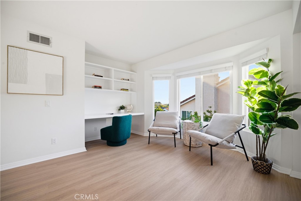 https://media.crmls.org/medias/d5936643-a8b6-476c-9538-7b00d64a5ae1.jpg?preset=X-Large