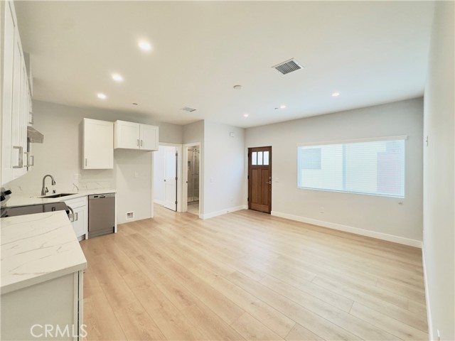 17522 1/2 Lemay Street, Lake Balboa CA: https://media.crmls.org/medias/d593706c-ef42-40f1-8786-80d3bcd3aa96.jpg