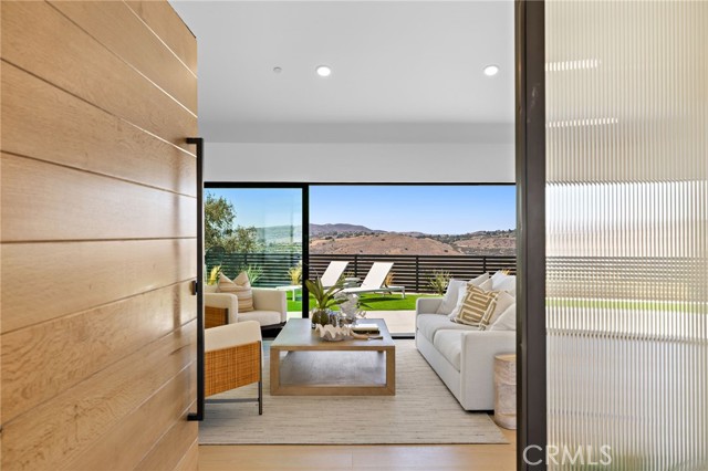 820 Calle Mendoza, San Clemente CA: https://media.crmls.org/medias/d593f5a9-0391-46ca-9ec8-4e419c28b29f.jpg